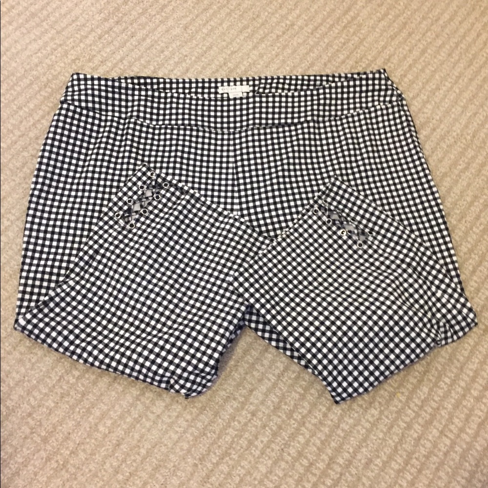 Checkered black and white Capri pants by Cato